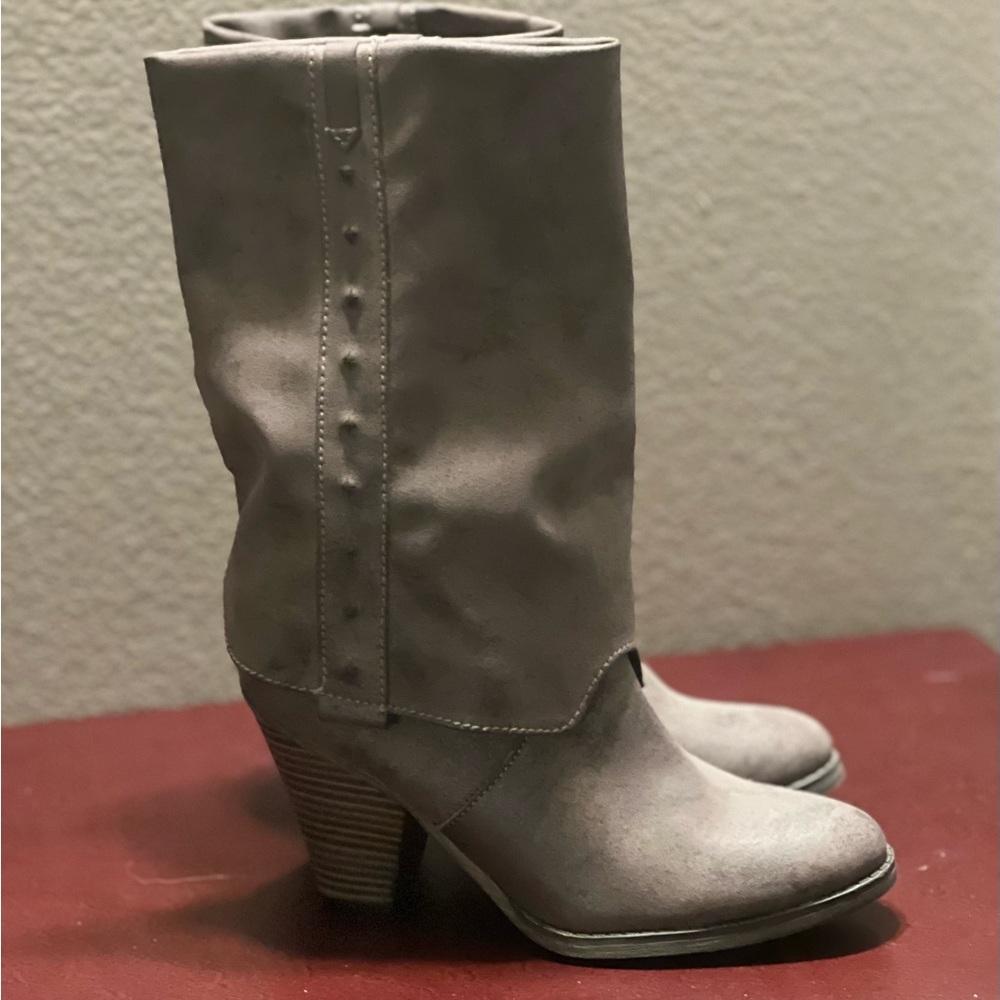 Cute mid-calf boots! Size 6